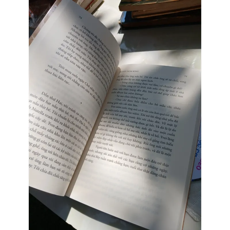 NGƯỜI TRỘM BÓNG - MARC LEVY (Lê Đình Chi dịch) 1002283