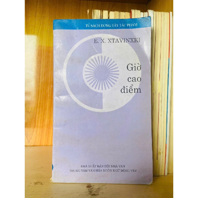 Giờ cao điểm / E.X.Xtavinxki Sách văn học VAVO3101 Blogmeo040226 793966