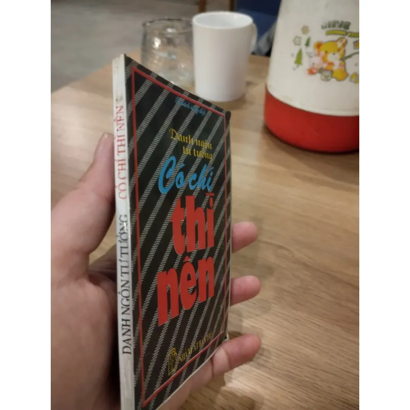 cuốn sách do Nhà xuất bản Trẻ phát hành "Danh ngôn lý tưởng - Có chí thì nên". 1032185