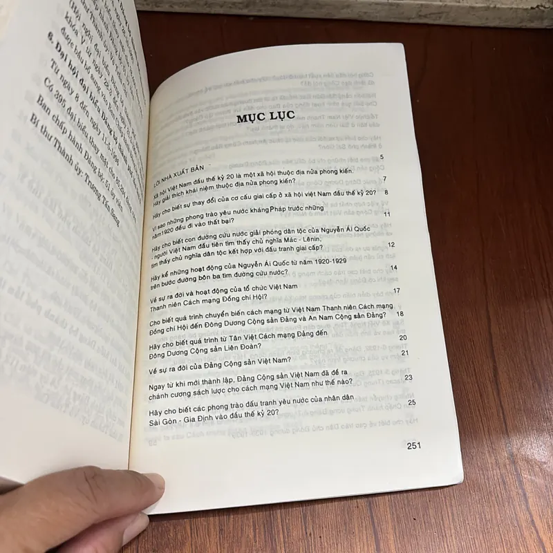 II Hỏi Đáp Về Lịch Sử: Đảng Cộng Sản Việt Nam - Đinh Văn Liên, Phạm Ngọc Bích - 2000 602611