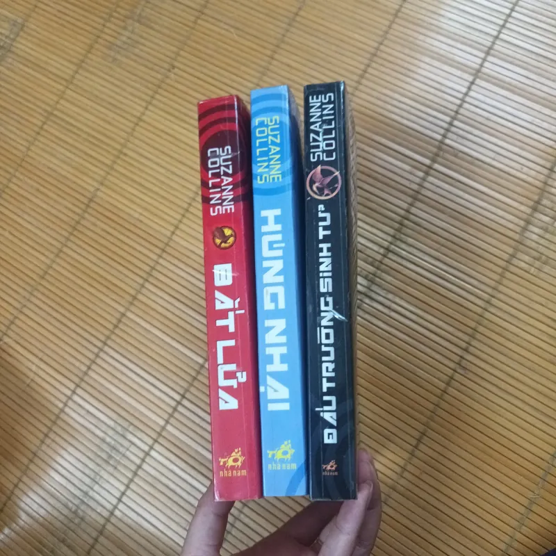 Bộ 3 cuốn Đấu trường sinh tử+ Húng nhại+ Bắt lửa- Suzanne Collins 968648