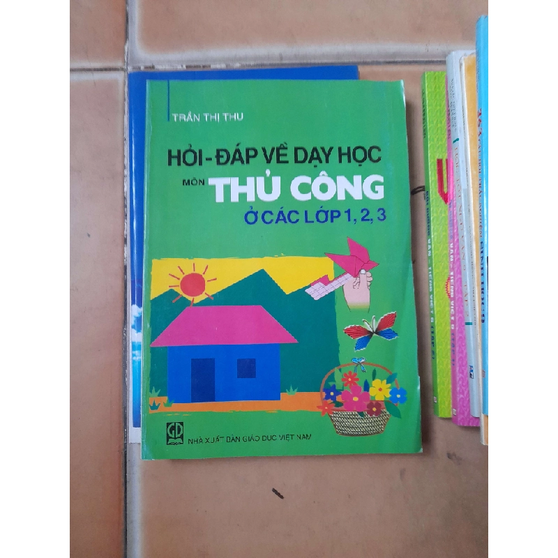 Hỏi - Đáp Về Dạy Học Môn Thủ Công Ở Các Lớp 1, 2, 3 - Trần Thị Thu 2010 (Tham khảo - luyện thi) VAVO1304-AK3ST1 1011993