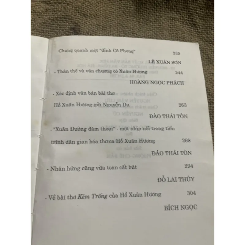 Hồ Xuân Hương : thó và đời  719342