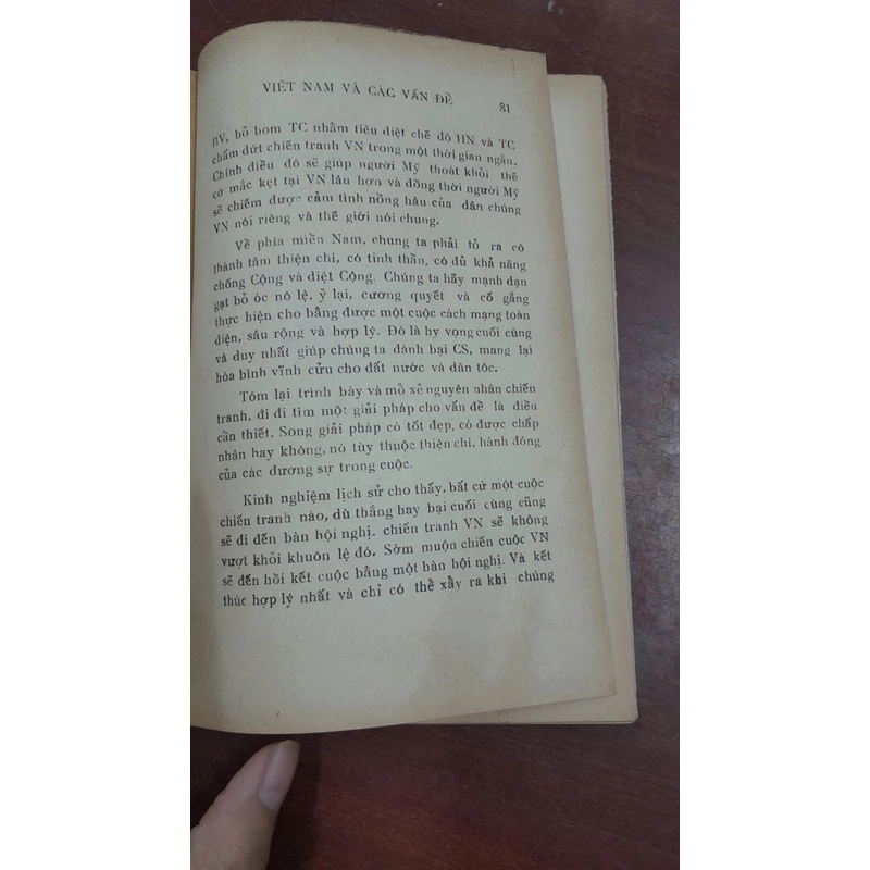 VIỆT NAM VÀ CÁC VẤN ĐỀ 274774