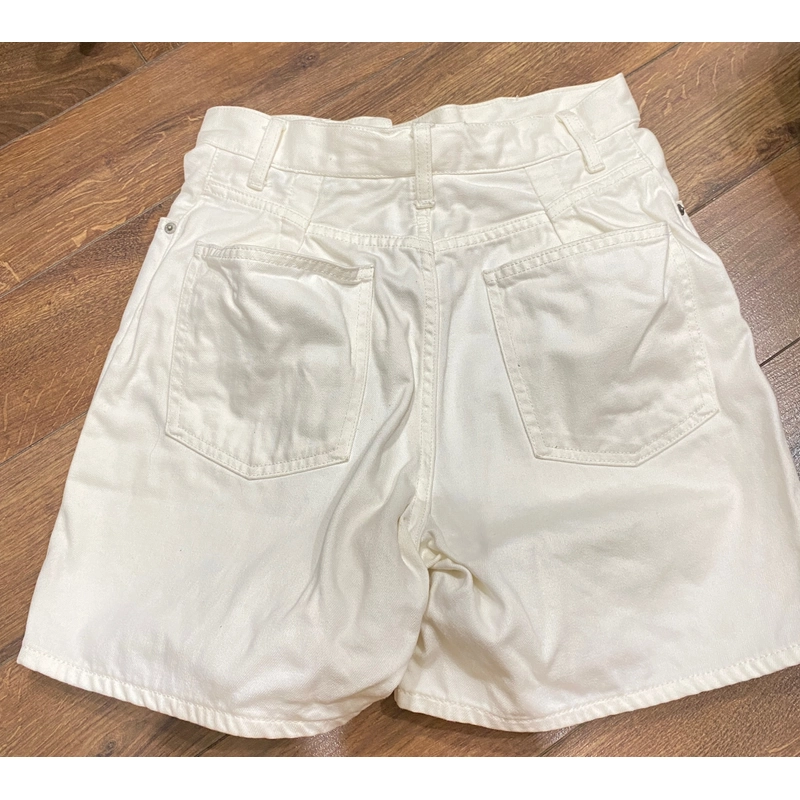 UNIQLO QUẦN SHORT TRẮNG MỚI SIZE 28(71CM) 508385