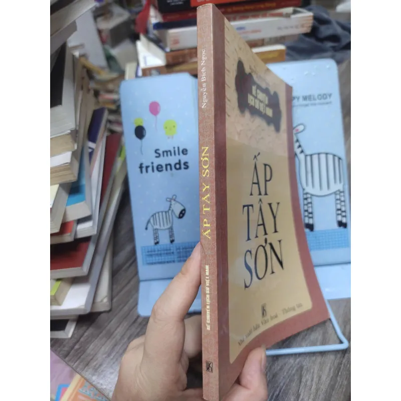 Sách: Ấp Tây Sơn (A2) - Tác giả: Nguyễn Bích Ngọc 610072