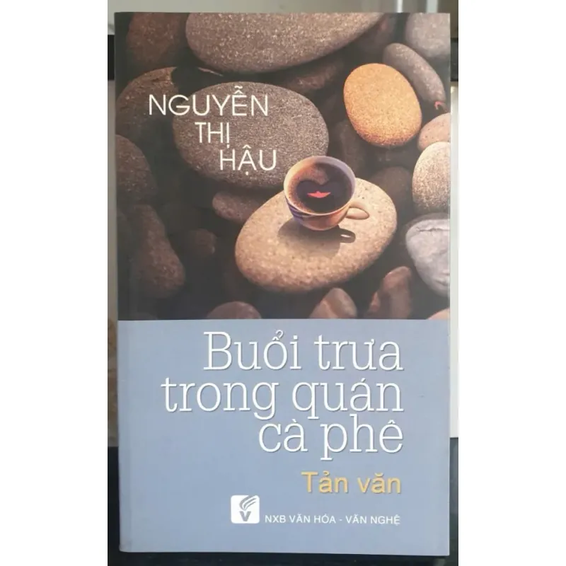 Buổi Trưa Trong Quán Cà Phê 747423