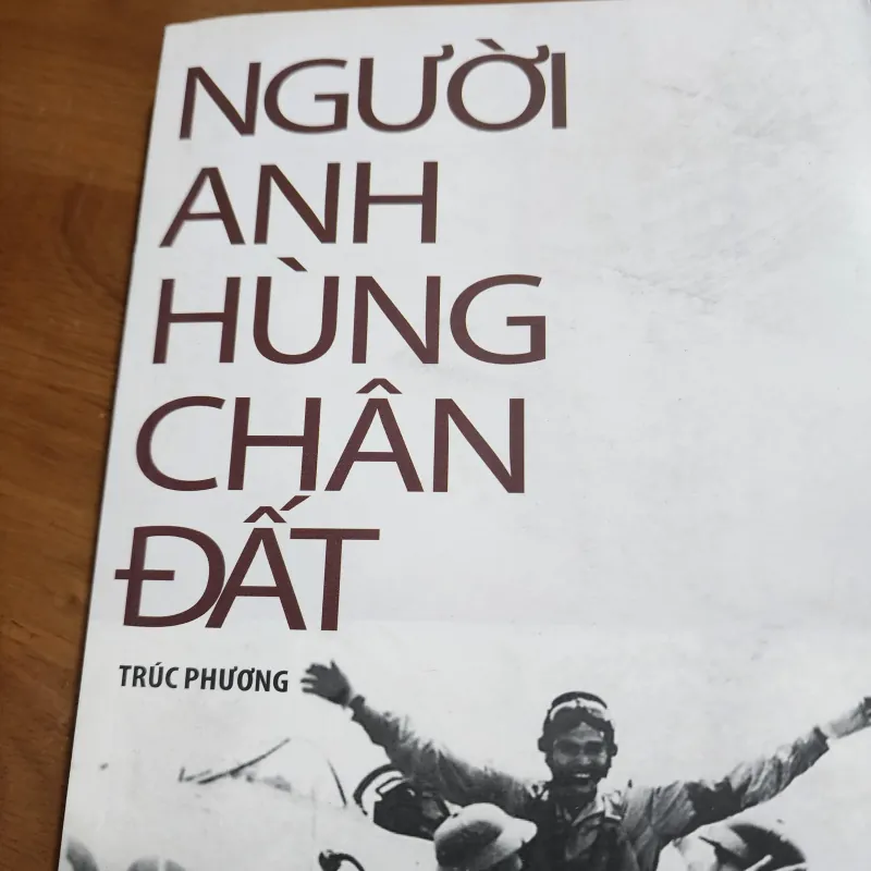 Người anh hùng chân đất | trúc phương | viết về ông Bảy phi công 999997