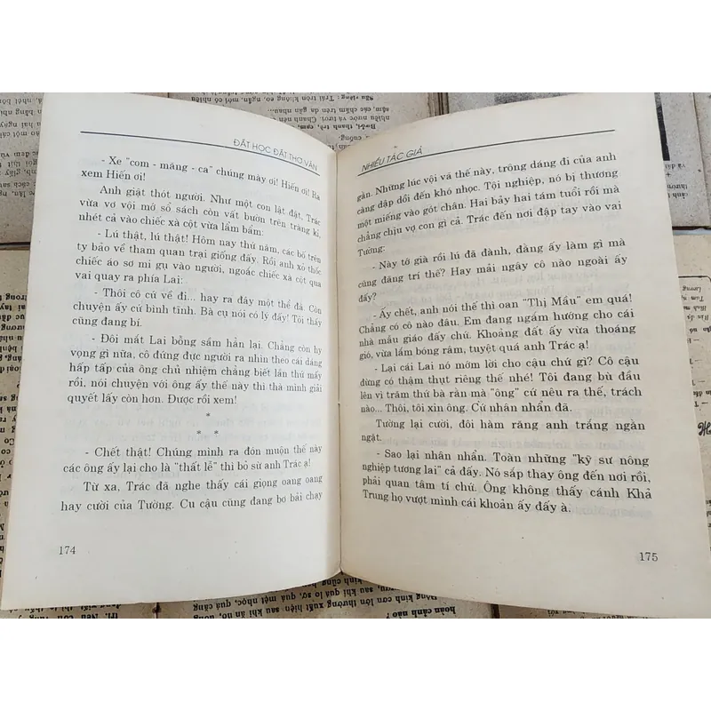 ĐẤT HỌC ĐẤT THƠ VĂN (Nhiều tác giả) 726574