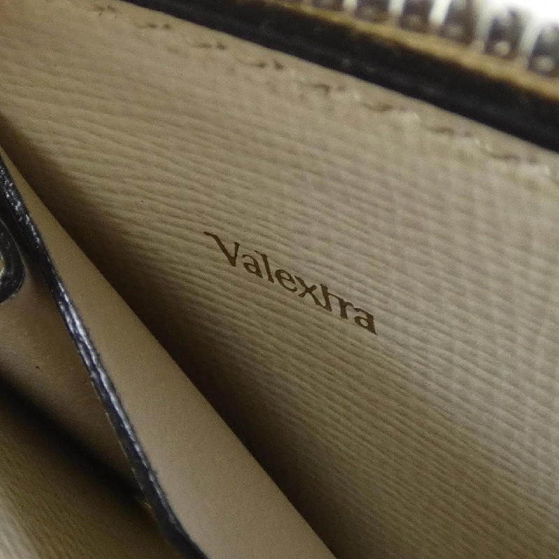 【Khuyến mãi】Ví đựng thẻ VALEXTRA 656370