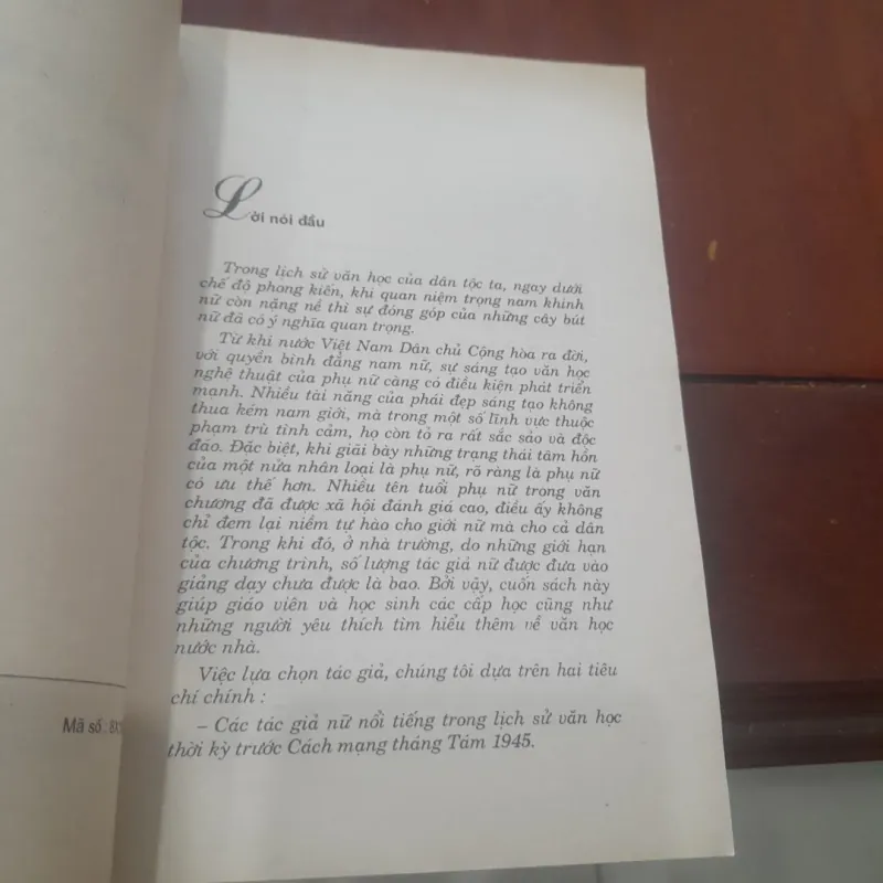 CÁC NHÀ THƠ NỮ VIỆT NAM, sáng tác và phê bình 931104