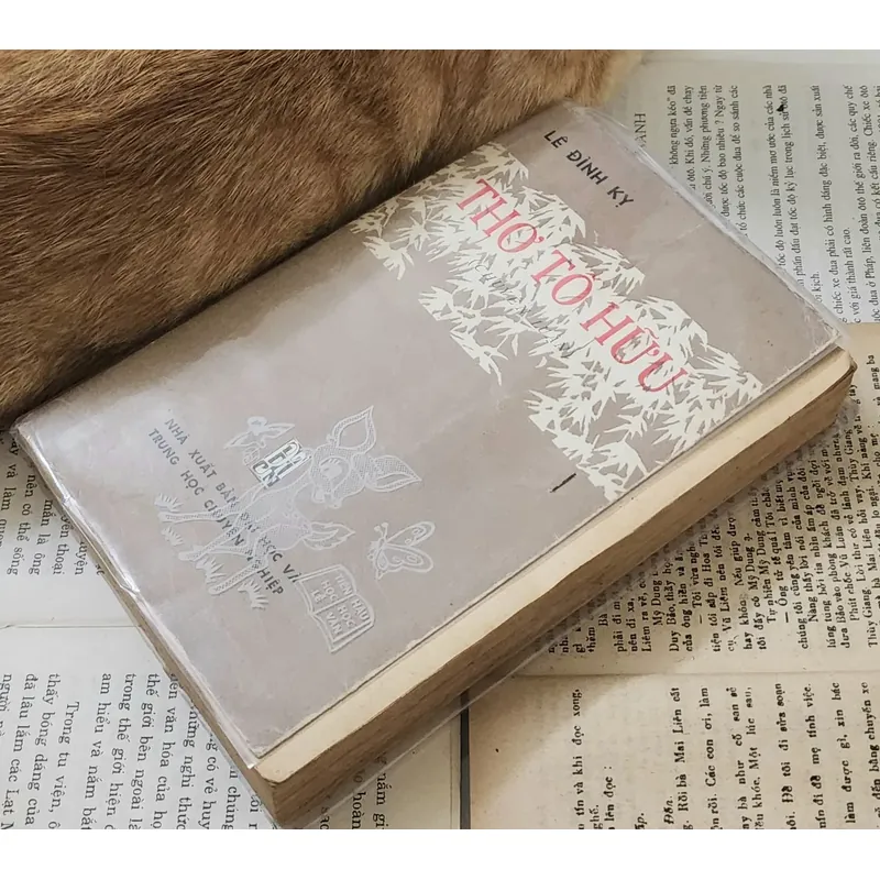 Chuyên luận Thơ Tố Hữu - Lê Đình Kỵ (550 trang) 707214