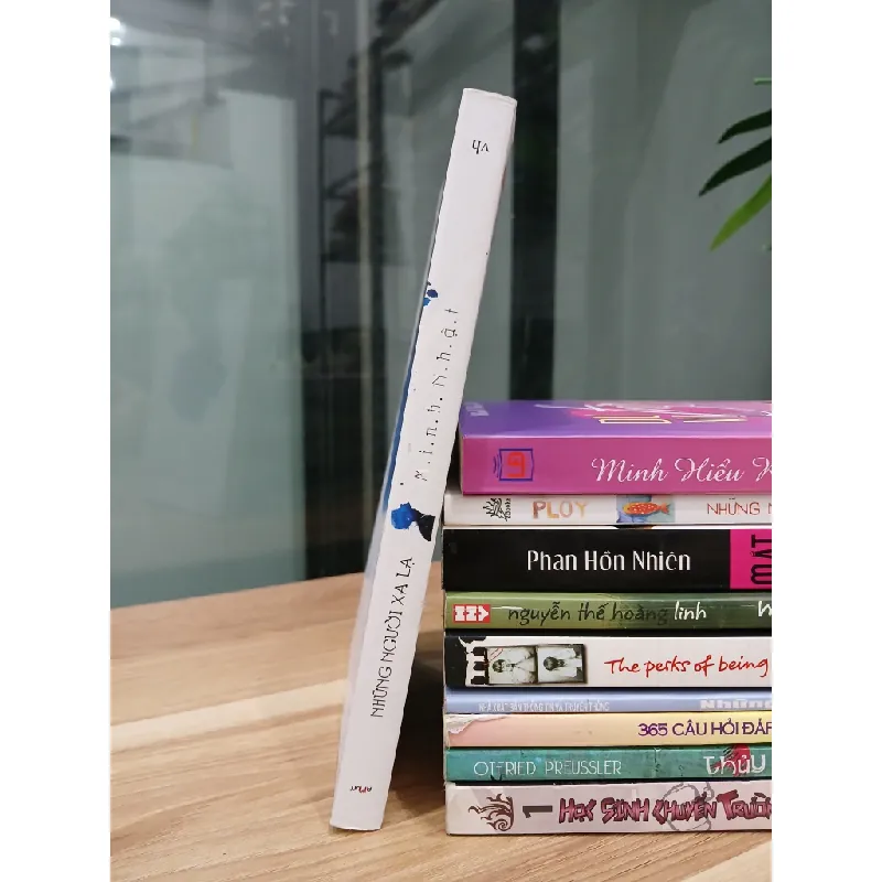 Những người xa lạ – Minh Nhật 553608