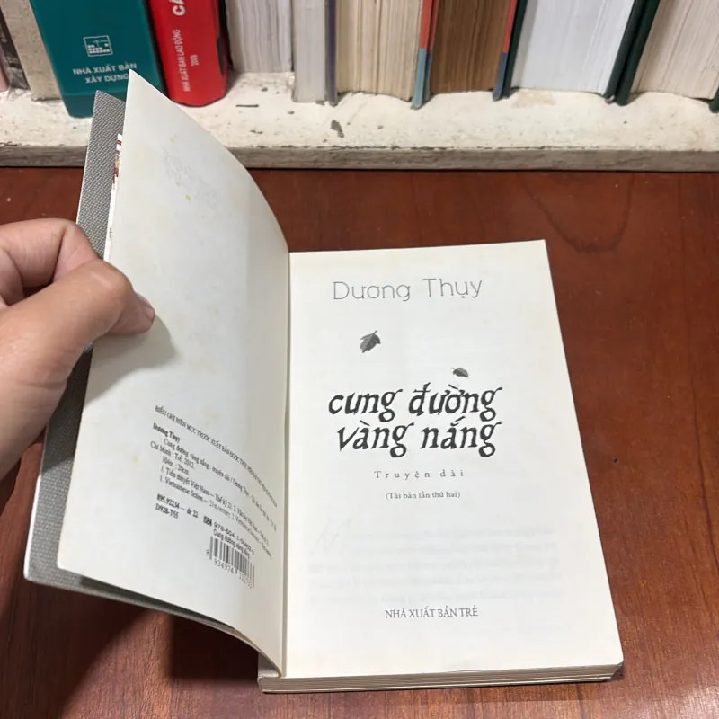 II Văn Học: Cung Đường Vàng Nắng - Dương Thuỵ - 2012 751621