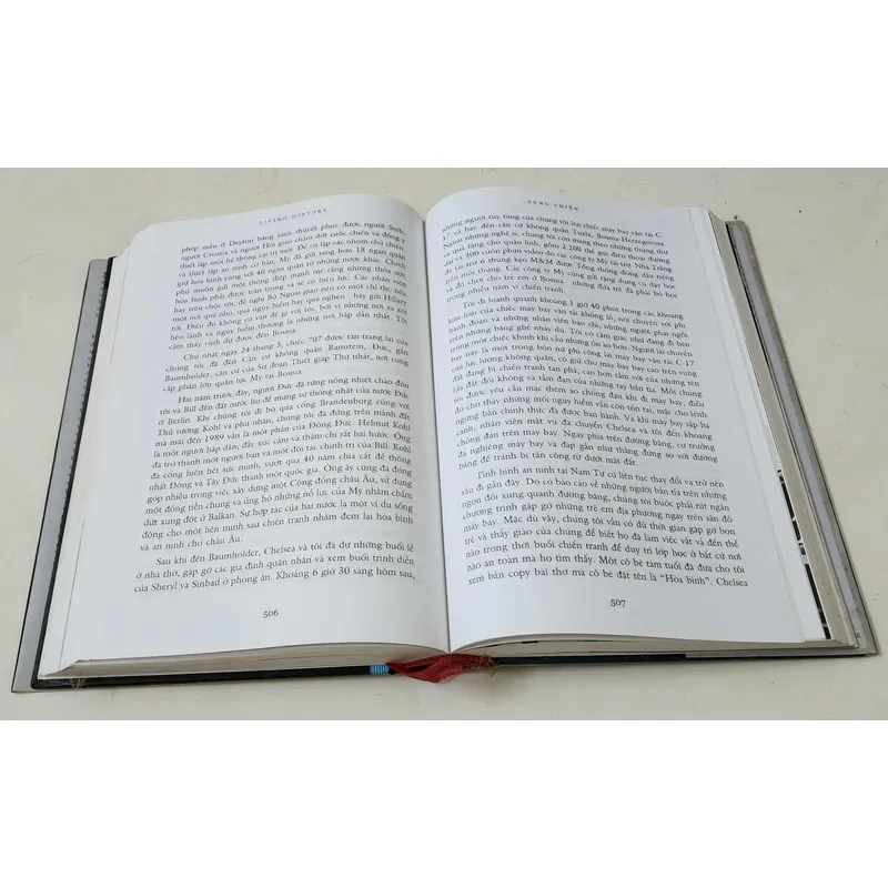 Hồi ký Hillary Clinton và chính trường nước Mỹ 704186