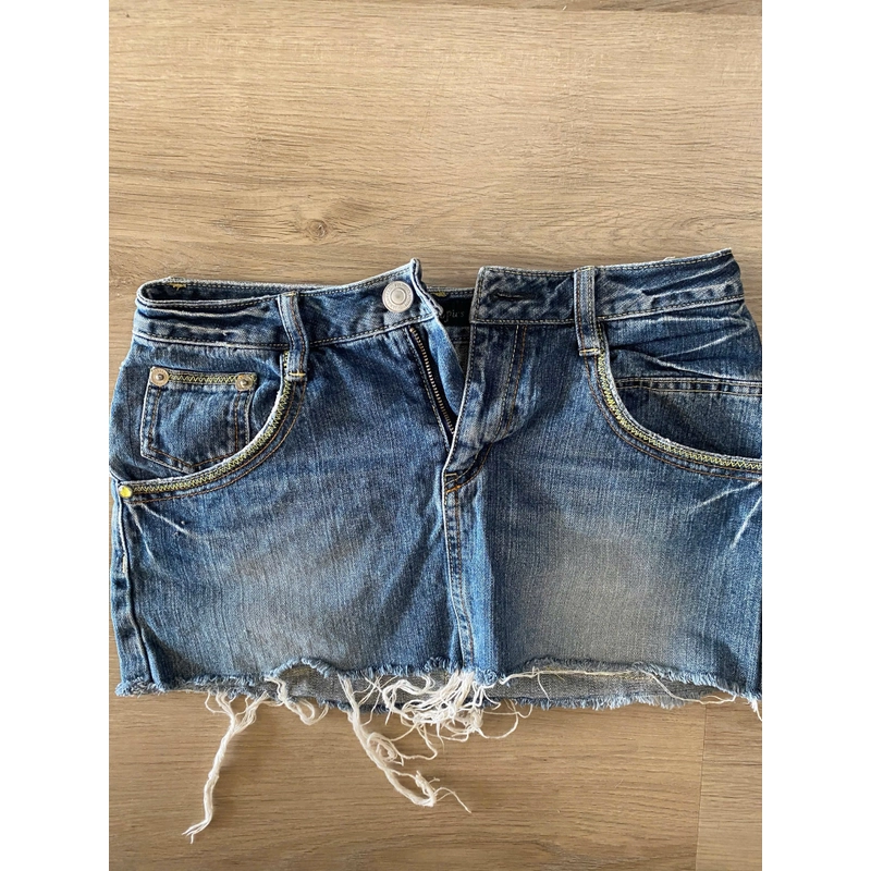 chân váy denim chi tiết thêu ở phía sau 501262