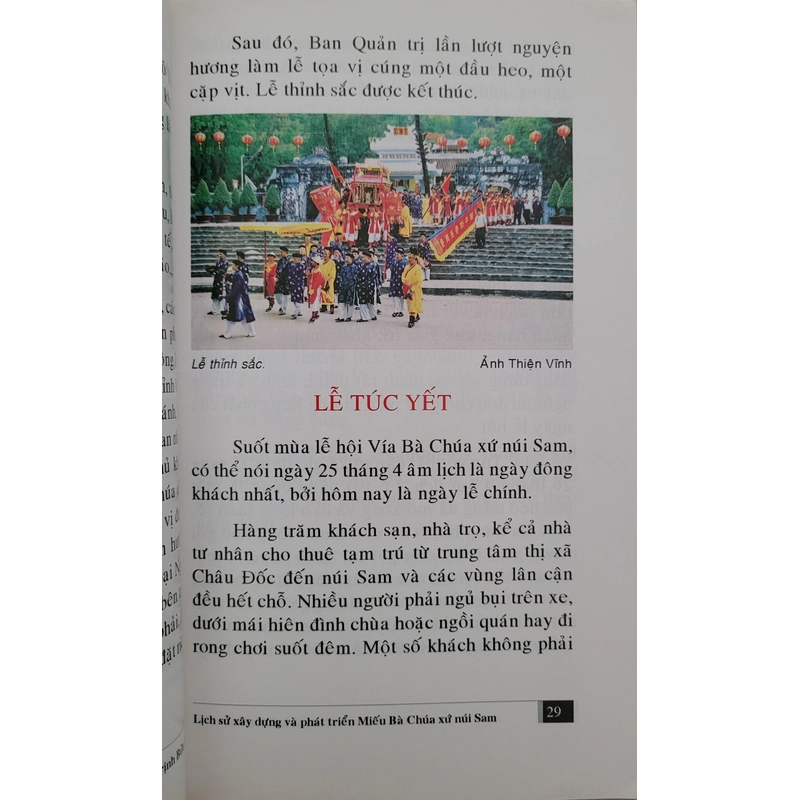 Lịch sử xây dựng và phát triển miếu Bà Chúa Xứ Núi Sam - Trịnh Bửu Hoài (còn mới 90%) 546712
