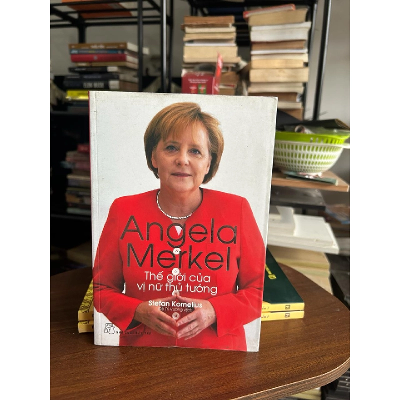 Angela Merkel: Thế giới của vị nữ thủ tướng - Stefan Kornelius, Đỗ Trí Vương dịch 934312