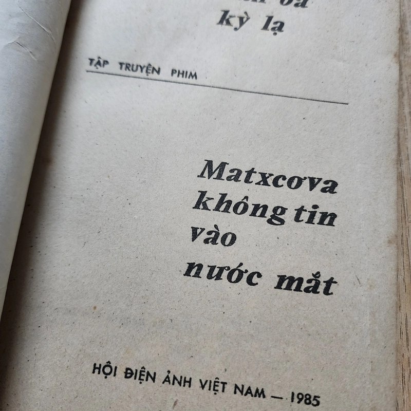 Người đàn bà kỳ lạ | tập truyện phim | 1985 503734