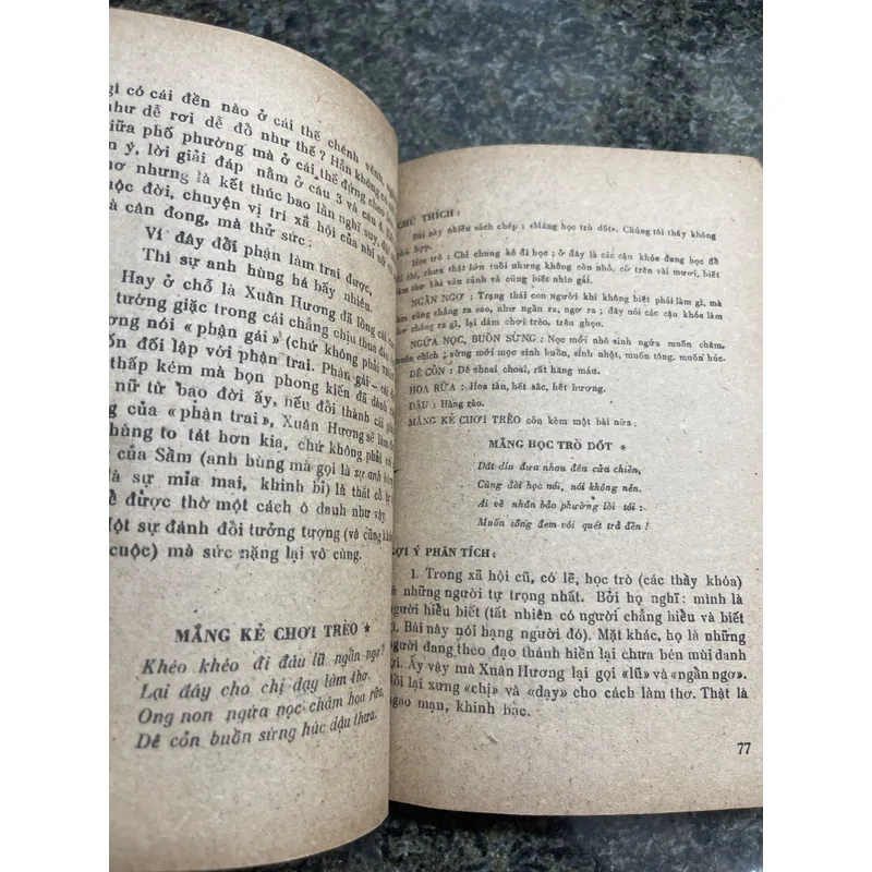 Nghĩ về thơ Hồ Xuân Hương 708246