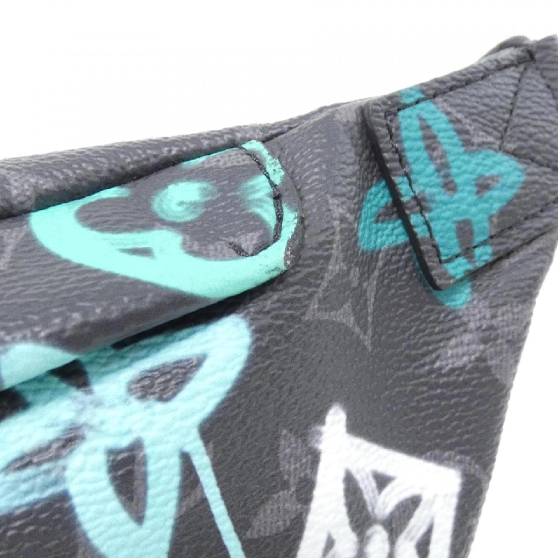 Túi đeo chéo Louis Vuitton Monogram Eclipse (LV Graffiti Veil) Discovery Bum Bag PM M21397 611799