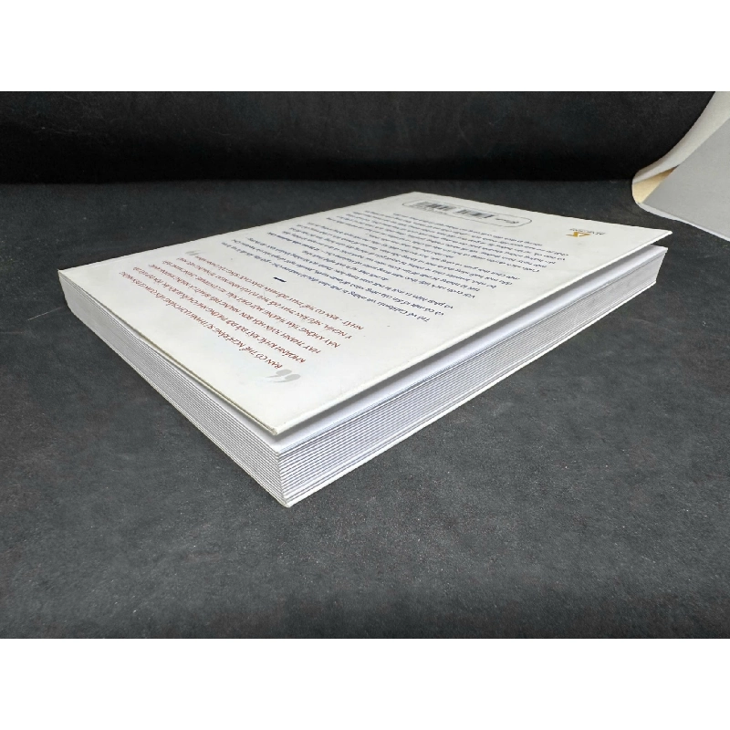 [Phiên Chợ Sách Cũ] At Home With Madame Chic, 2020 - Jennifer L. Scott H1809 SBM 925292