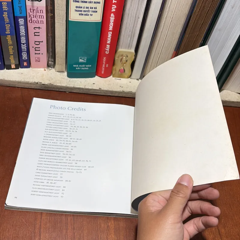 [Sách Tiếng Anh, In Màu] - II Tựa Sách: CANADA - 2010 798039