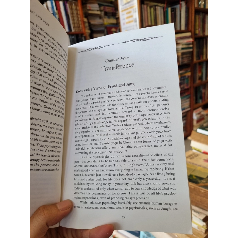 PSYCHOTHERAPHY EAST AND WEST : A Unifying Paradigm - Swami Ajaya, PhD 283065