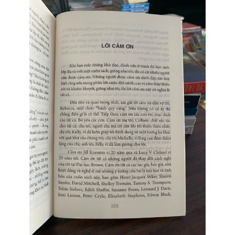 Sự bình thường chết tiệt -Jonathan Mooney 787730