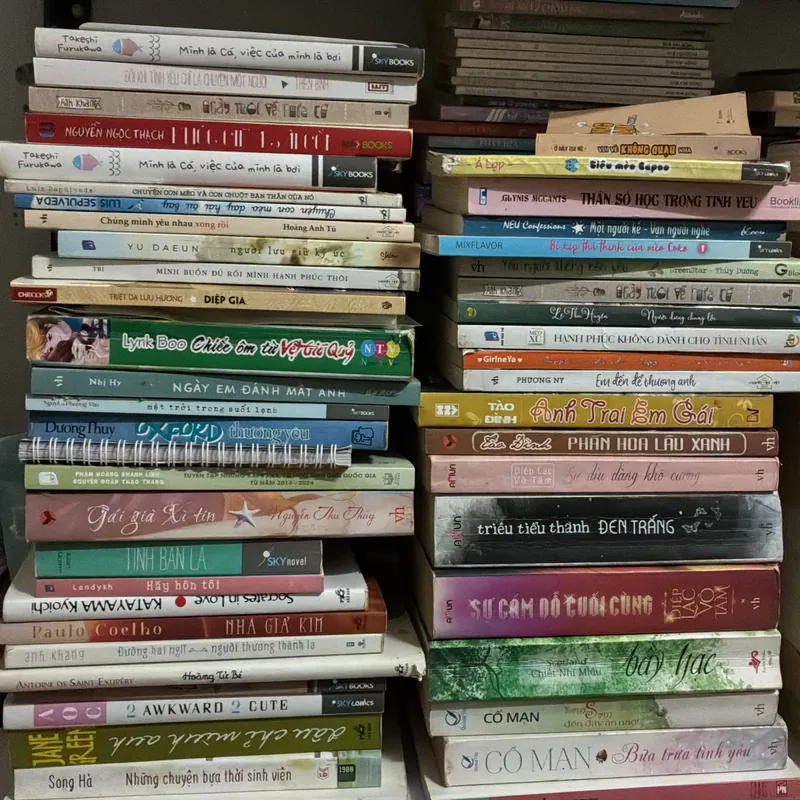Sách ngôn tình, tản văn decor (10kg) 682537