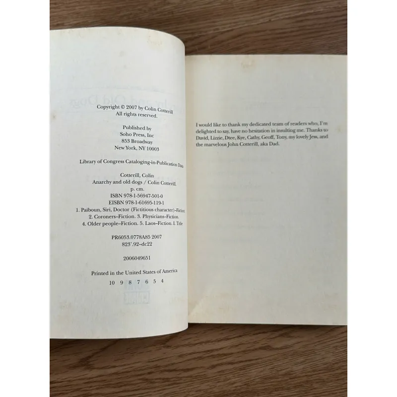 Anarchy and Old Dogs - Colin Cotterill 783030