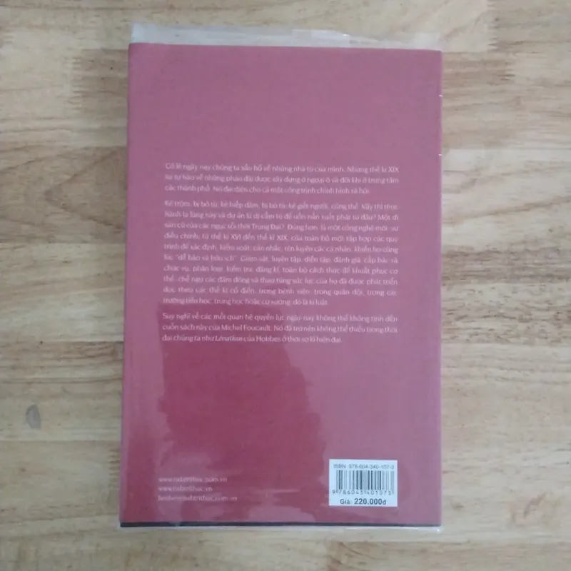Giám sát và trừng phạt nguồn gốc nhà tù - Michel Foucault  687899