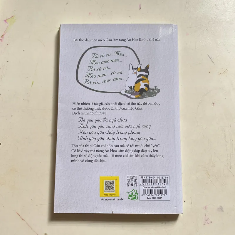 Có hai con mèo ngồi bên cửa sổ 693160