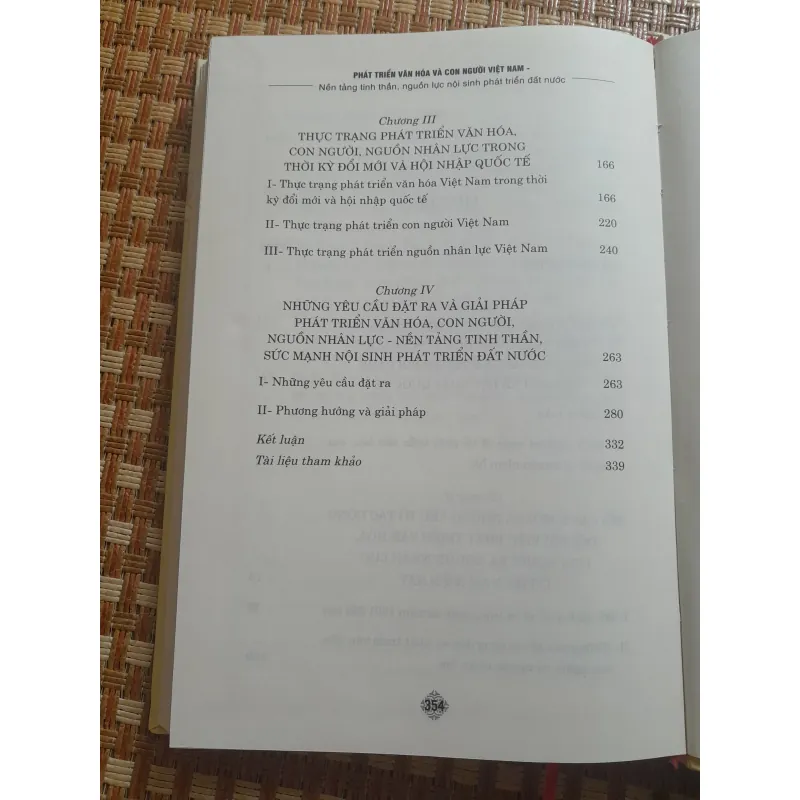 PHÁT TRIỂN VĂN HÓA VÀ CON NGƯỜI VIỆT NAM... 752477