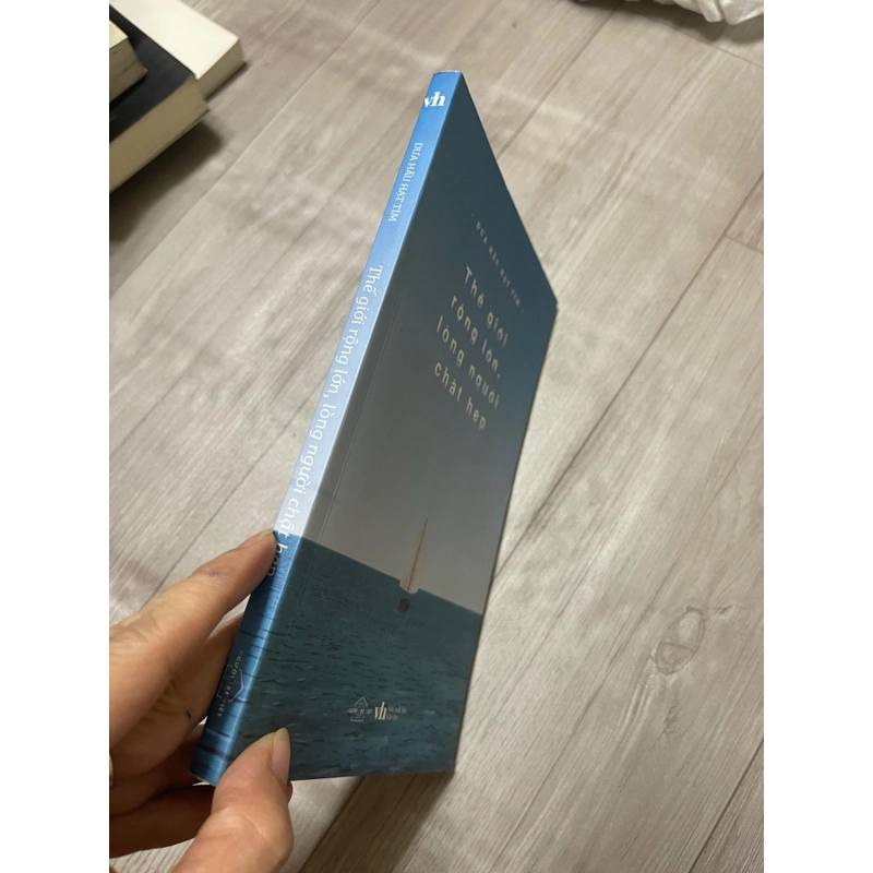 Thế giới rộng lớn lòng người chật hẹp 354248