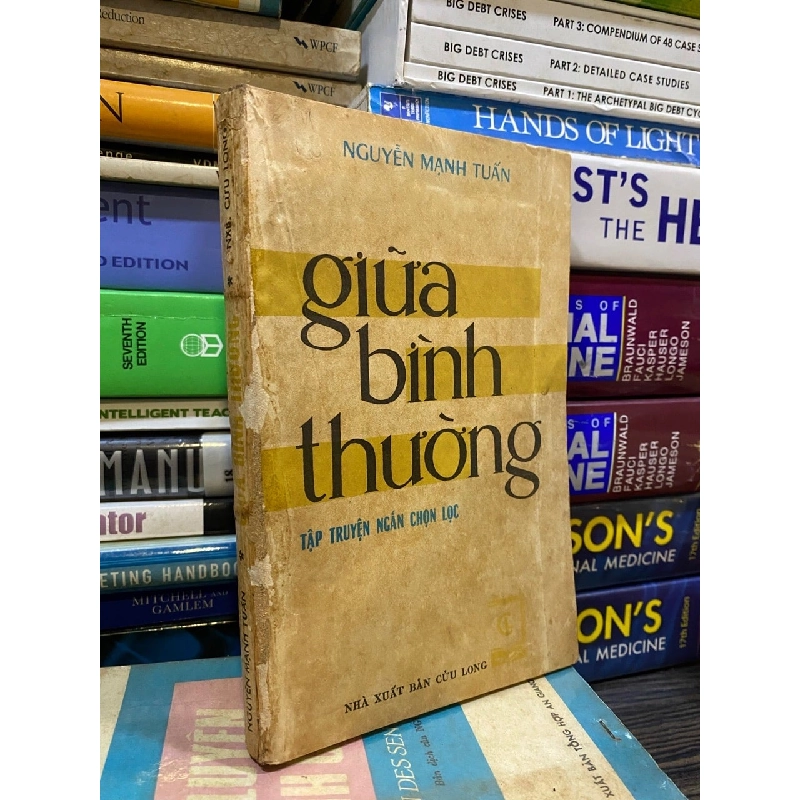 Giữa bình thường - Nguyễn Mạnh Tuấn 747245