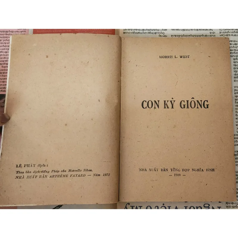 Trọn bộ 2q CON KỲ GIÔNG - Morris West 703806