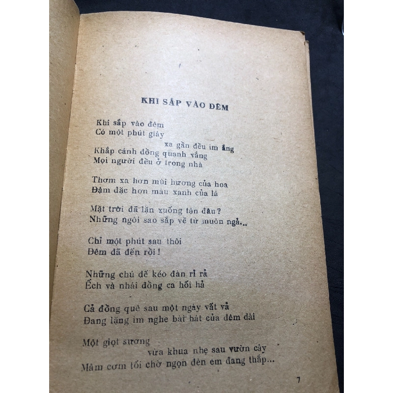 Những ô cửa những ngả đường 1982 thơ mới 50% ố bẩn Phạm Hổ HPB0906 SÁCH VĂN HỌC 915543