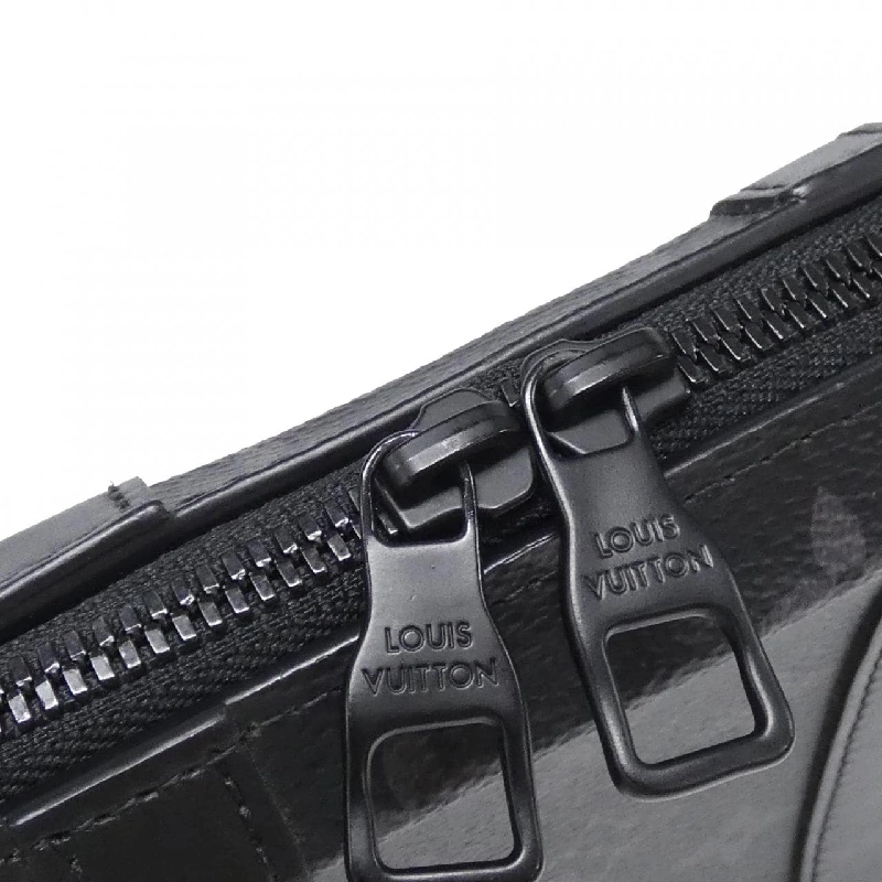 Ví đeo chéo Louis Vuitton Monogram Eclipse Soft Trunk M69838 610292