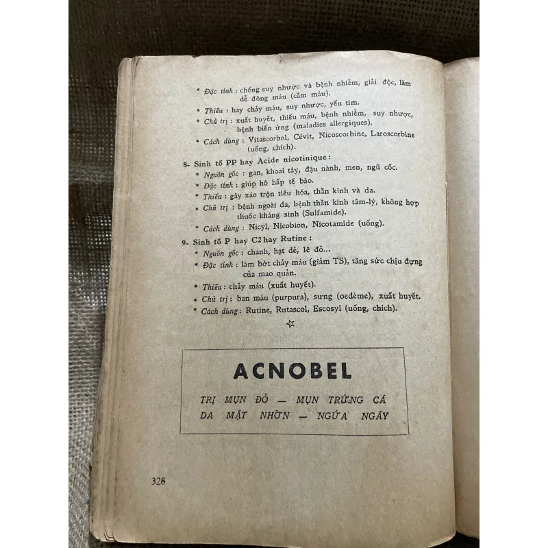 Cẩm nang Tân y học - sách y trước 1975- hơn 330 trang - sách bị mọt ăn  907760