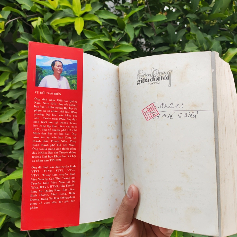 Kim Dung Giữa Đời Tôi Toàn Tập - Vũ Đức Sao Biển - Có chữ ký tác giả 549253