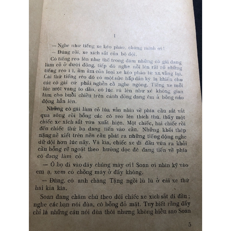 Người ở nhà 1974 mới 50% ố vàng nặng bìa cứng Nguyễn Địch Dũng HPB0906 SÁCH VĂN HỌC 915014