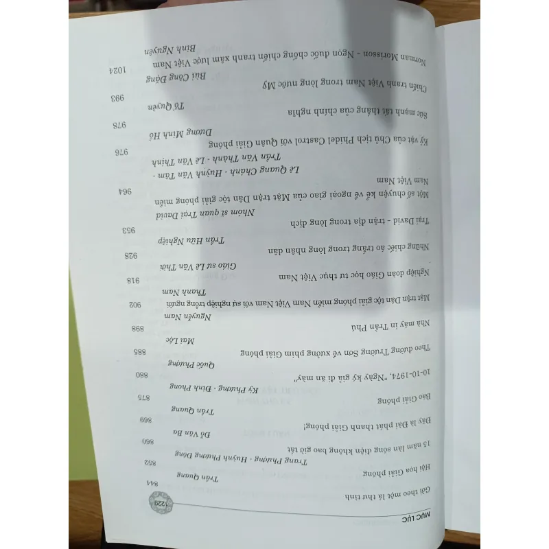 Chung một bóng cờ 930710