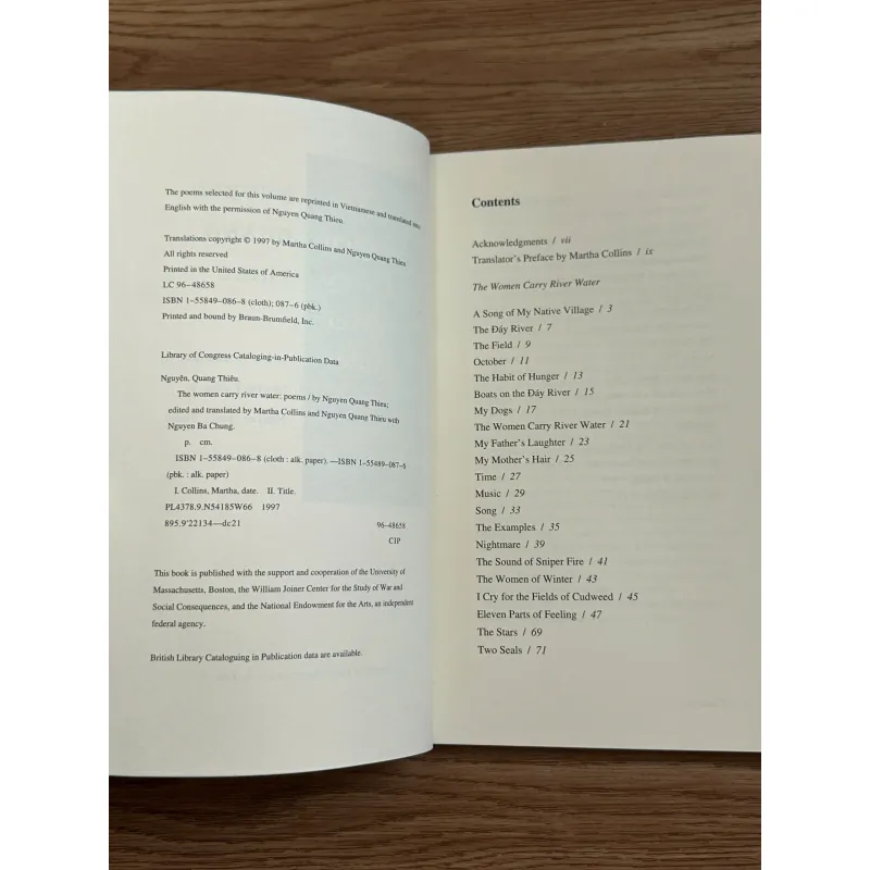 The Women Carry River Water - Nguyen Quang Thieu (Có chữ ký tác giả, song ngữ) 785165