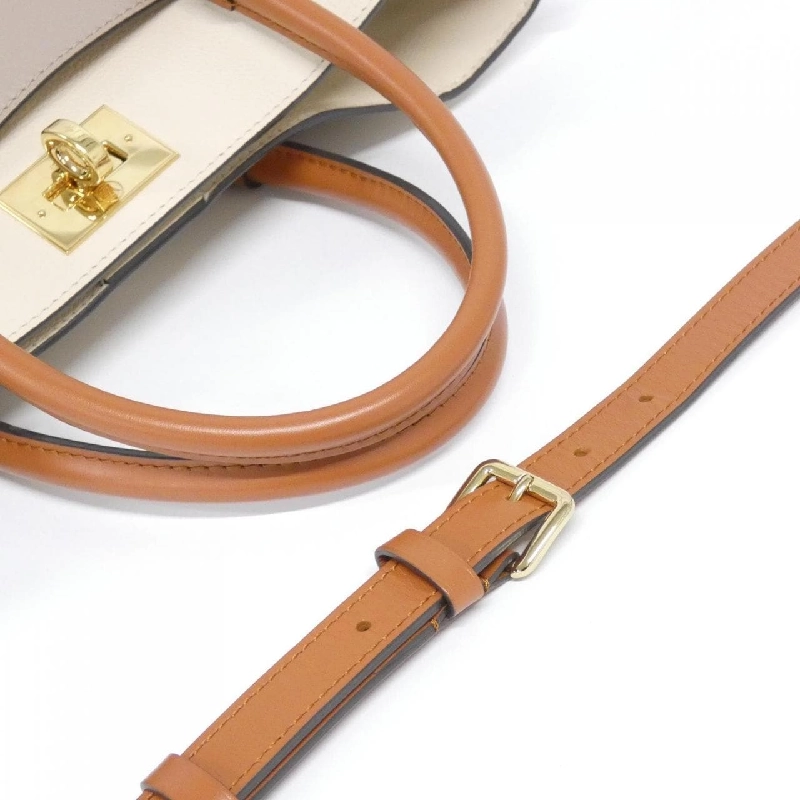 Túi Louis Vuitton On My Side MM M53825 614547