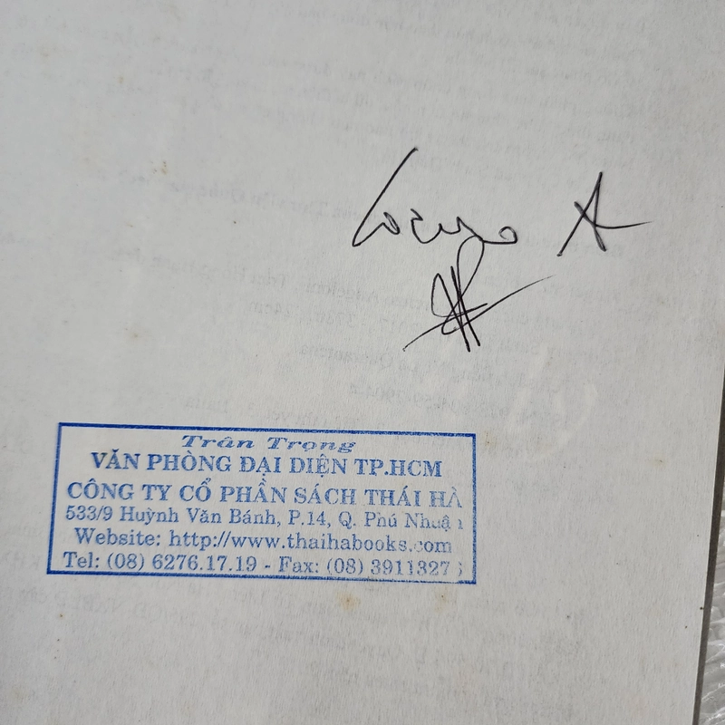 Tiểu thuyết Vùng cách ly | chữ ký tác giả Lorenzo Angeloni 518003