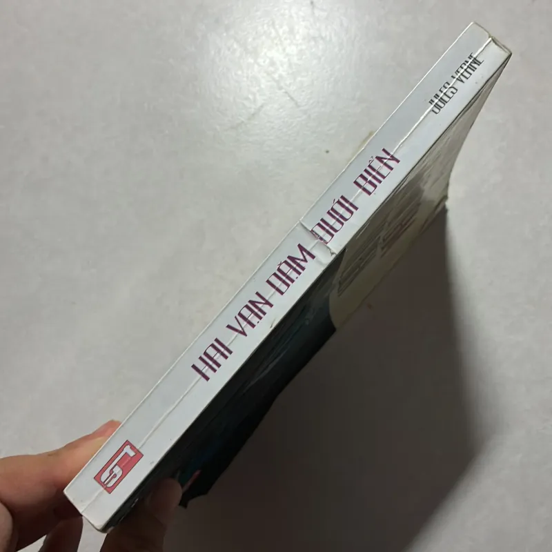 Hai vạn dặm dưới đáy biển - Jules Verne 756104