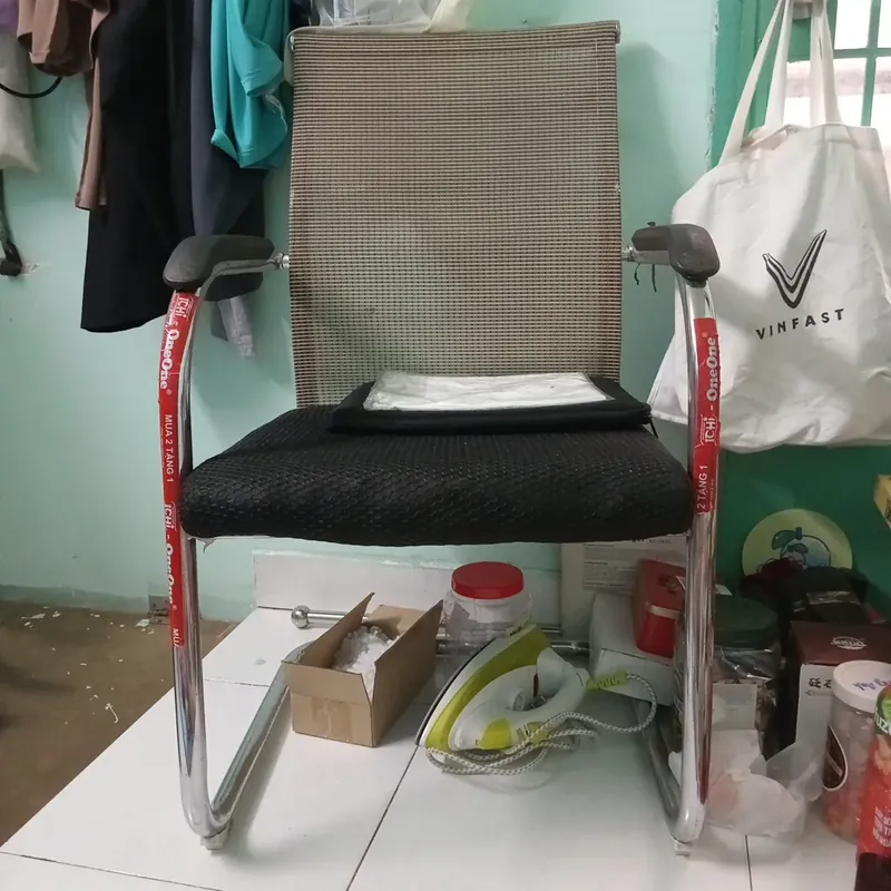 Ghế văn phòng ( chân vuông inox) 596609