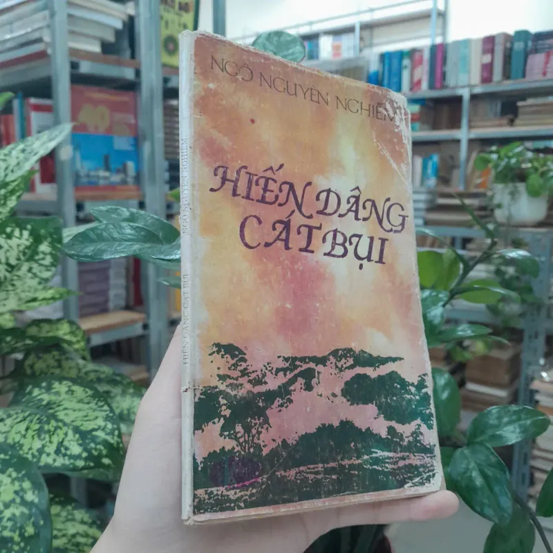 HIẾN DÂNG CÁT BỤI - NGÔ NGUYÊN NGHIỄM 696599