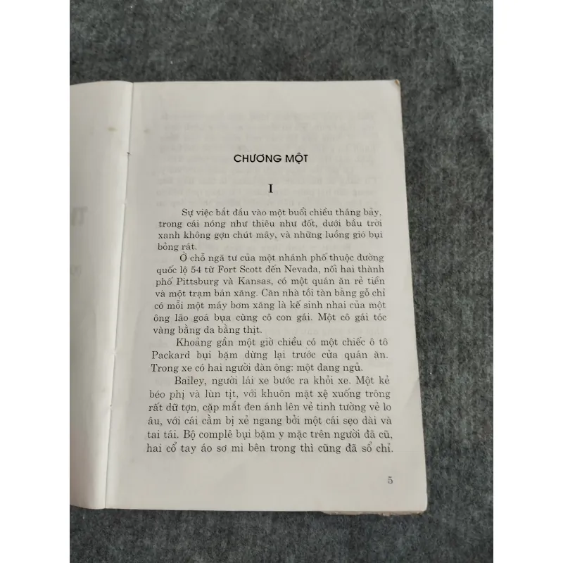 TIỂU THƯ BLANDISH VÀ LŨ CƯỚP - JAMES HADLEY CHASE 574610
